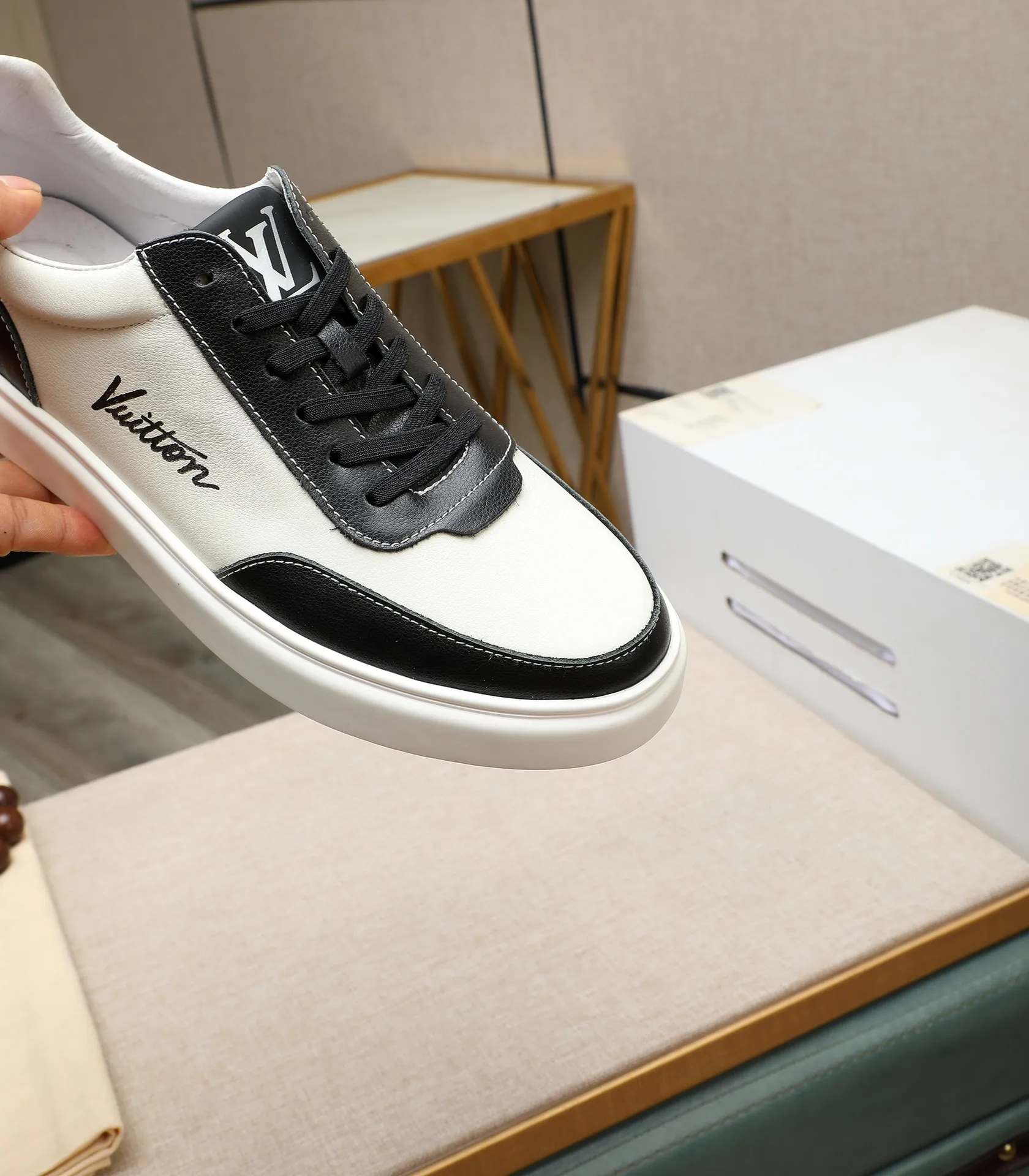Men's shoes 💰440📛📛【LOUIS VUITTON】Louis Vuitton 2024 official website synchronized new products 👟Milan fashion catwalk style 🇰🇾🇰🇾LV family logo, celebrity style, a must-have for fashionistas ⚠️First-layer calfskin ➕Genuine leather lining ➕Official website original version special outsole 👞Number 38-44